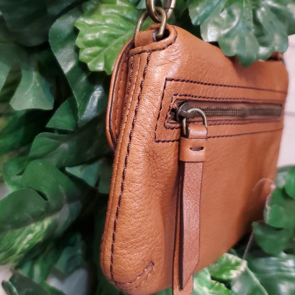 NWOT Banana Republic Leather Wristlet/Clutch - Picture 3 of 10